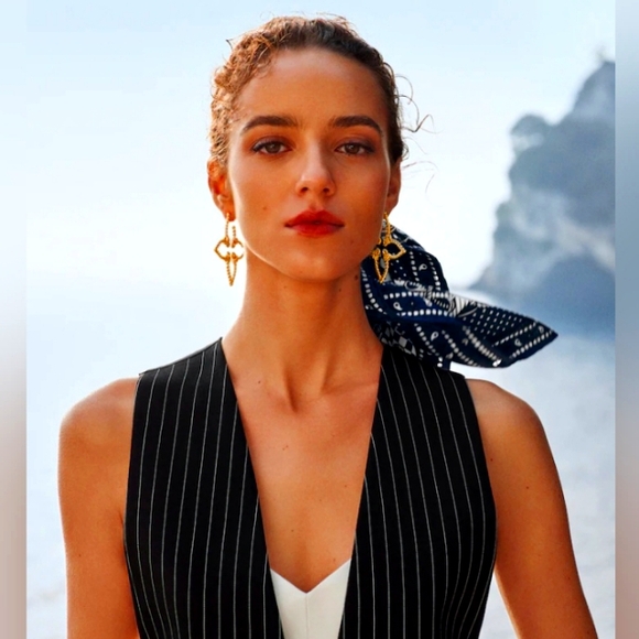 NWOT Louis Vuitton Silk Square - Picture 5 of 9